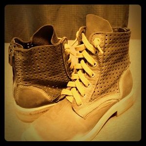 Dolce Vita Aldis smoke perforated swade booties